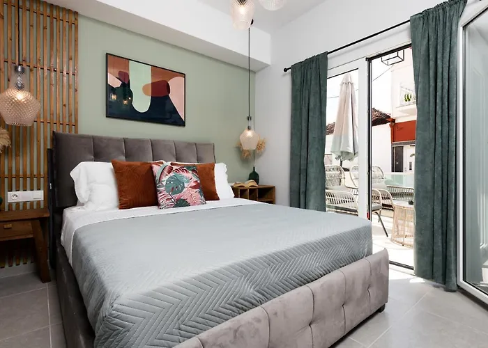 Apartment Iliana & Sarra 2 *